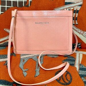 BALENCIAGA ❤️🌟 CROSSBODY BAG ⭐️